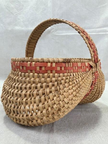 Dale Merritt Buttocks Basket: Beautifully crafted buttocks basket signed by Dale Merritt, featuring an intricate woven design with an appealing size and classic form. Measures approx. 7''H x 8''W. Good condition. Shipping availabl