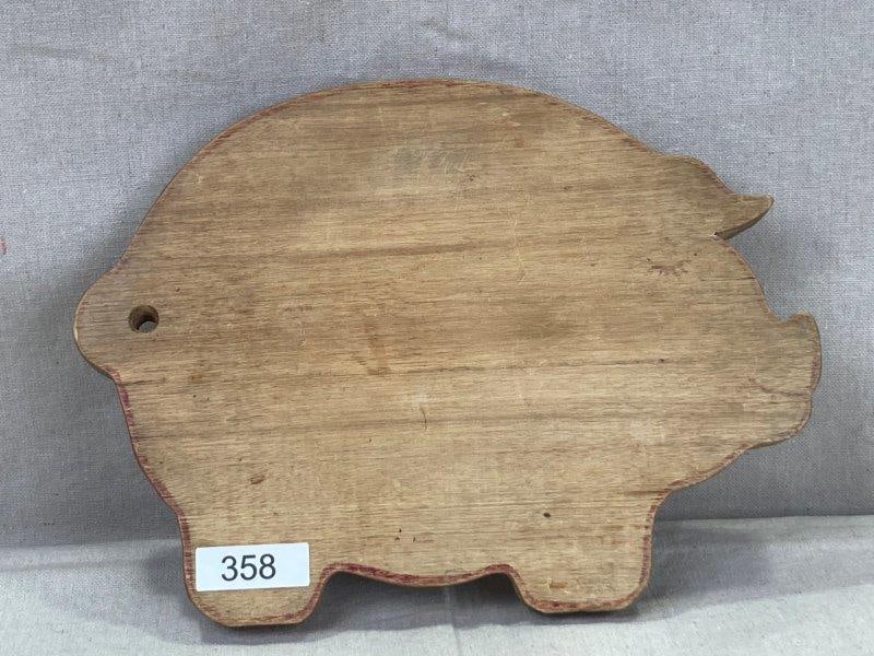 Folk Art Pig Cutting Board (1 of 7)