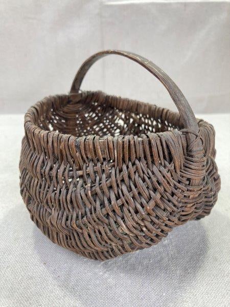 Buttocks Basket (1 of 11)