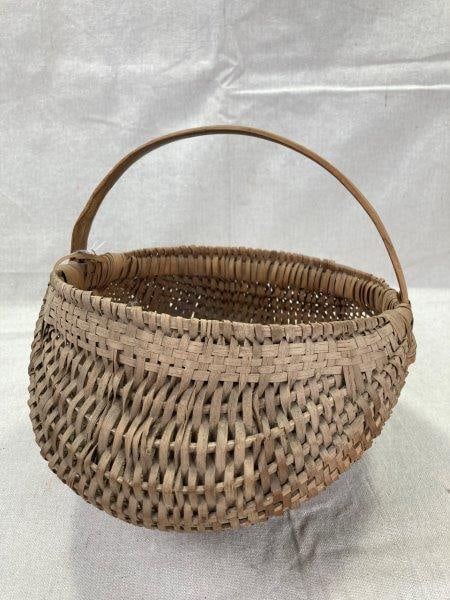 Primitive Buttocks Egg Basket (1 of 14)