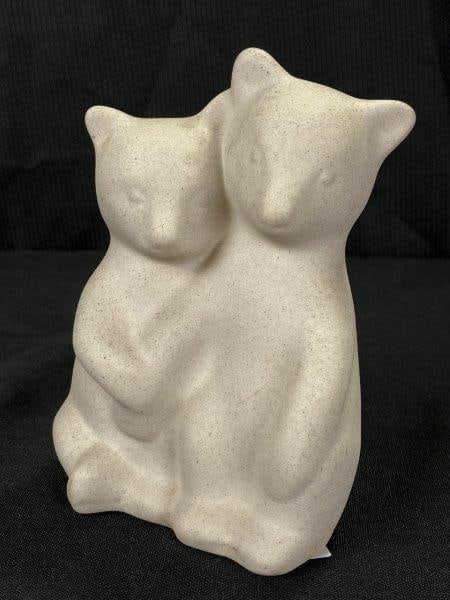 Pigeon Forge Pottery Bear Sculpture (1 of 11)