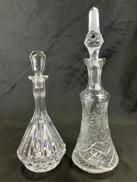 Pair of Fine Crystal Decanters: A handsome pair of fine crystal decanters, including one Gorham decanter with original stopper and one unmarked decanter of similarly elegant form with pin wheel patterning. Both features beautifully