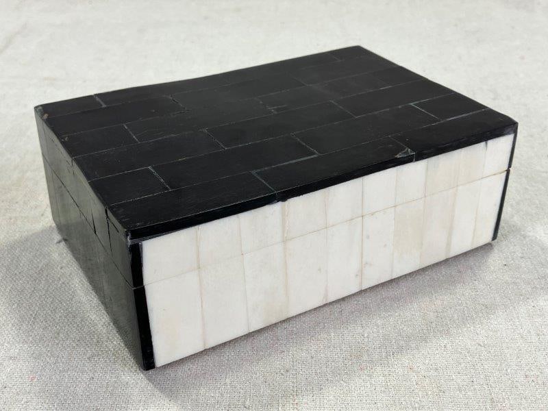 Handcrafted Black and White Bone Mosaic Box: A striking handcrafted box featuring a black and white bone mosaic design. The geometric pattern and smooth finish create a bold visual contrast, making it ideal for use as a decorative accent or keep