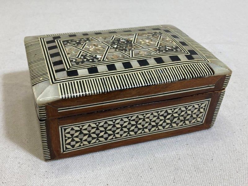 Mother-of-Pearl Inlaid Box (1 of 10)