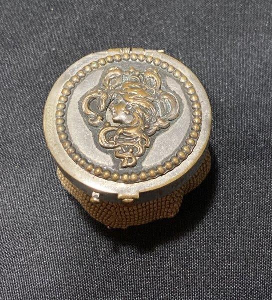 Beaded Tam O’ Shanter Coin Purse (1 of 9)