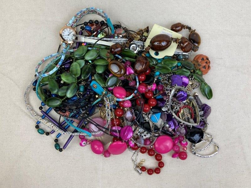 Lot of Costume Jewelry: Large assortment of costume jewelry including brooches, bracelets, and various additional pieces in an array of styles and finishes. A versatile lot perfect for collectors, resellers, or crafting. In 