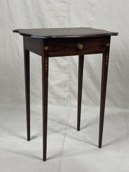 Hepplewhite One-Drawer Stand (1 of 10)