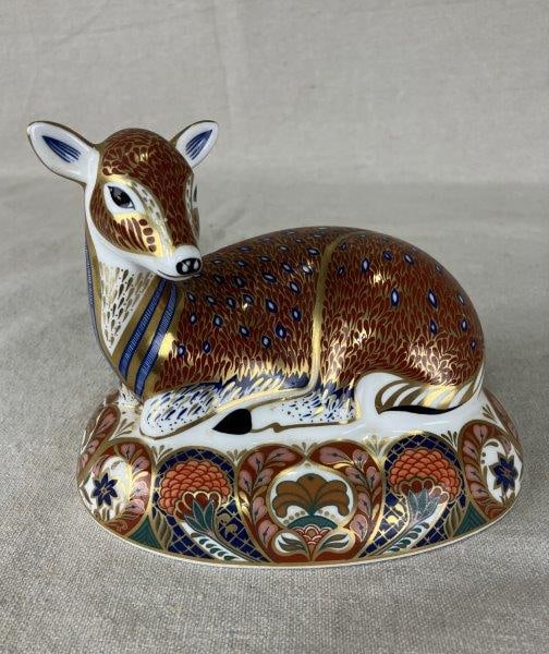 Royal Crown Derby Collectors Guild Deer Figurine (1 of 12)