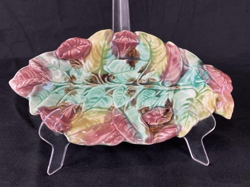 Majolica Leaf Dish (1 of 4)