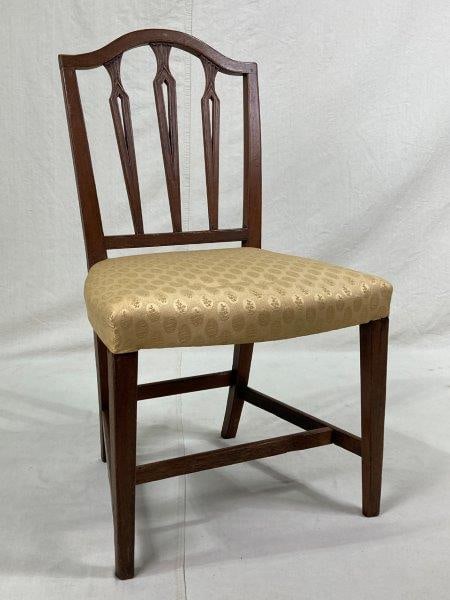 Southern Federal Chair: Handsome Southern Federal chair featuring carved pierced splats, with the outline of the back accentuated by scratched beading. Constructed with pinned joinery and a dovetailed stretcher, the walnut f