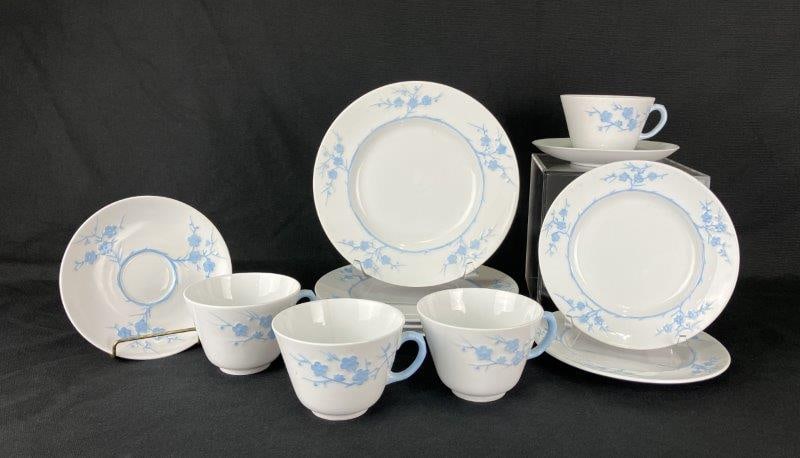 Twelve Piece Spode Copeland "Blanc De Chine" Pattern Dishes (1 of 18)