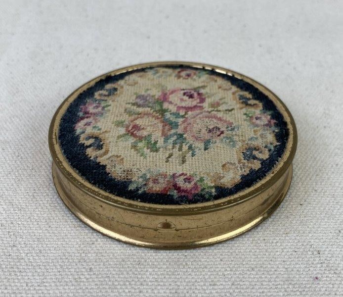 Vintage Needlepoint Powder Compact by Max Factor (1 of 7)