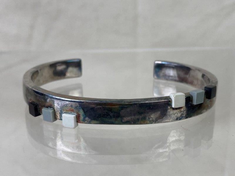 Josiah Wedgwood Sterling Silver Modernist Cuff Bracelet: Elegant English modernist sterling silver cuff bracelet by Josiah Wedgwood, featuring minimalist cube-form finials on a sleek, streamlined band. Stamped JW 925 with an anchor hallmark denoting English