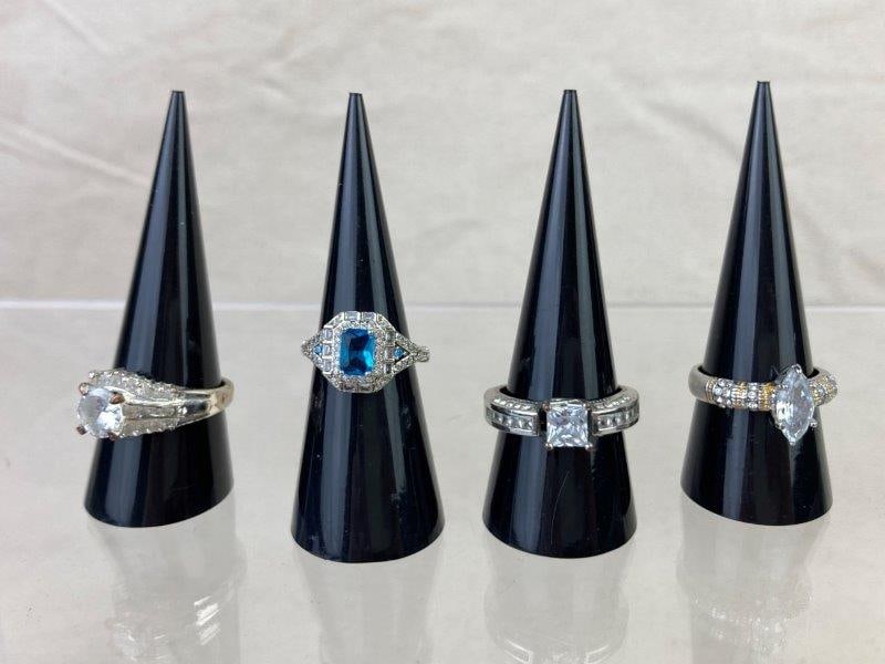 Four Vintage Silvertone Rings (1 of 18)