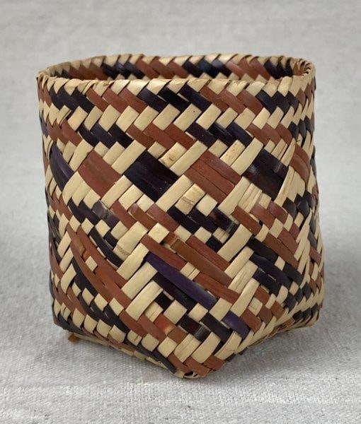Small Native American Basket (1 of 8)