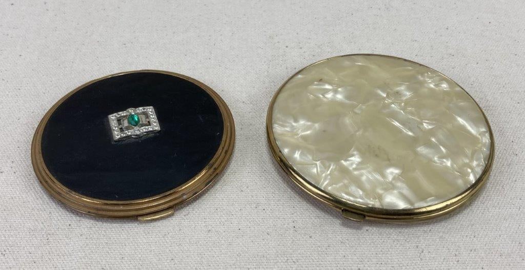 Two Vintage Mirror Compacts (1 of 9)
