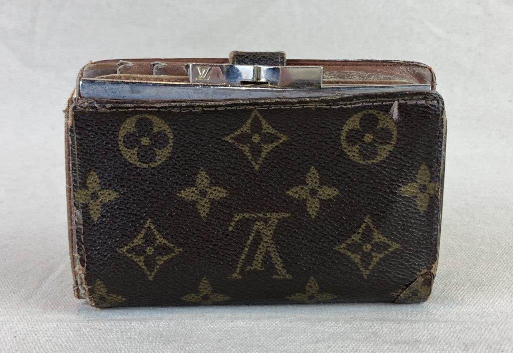 Louis Vuitton Monogram Wallet (1 of 12)