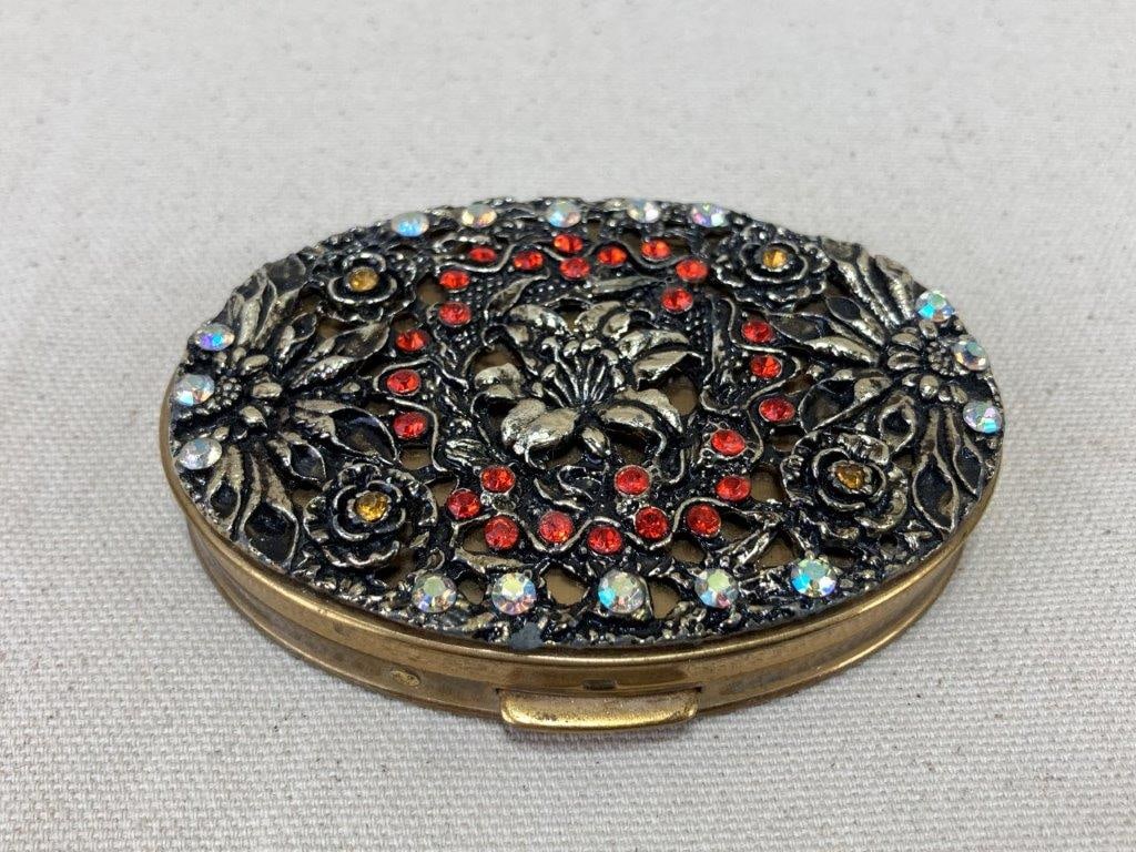 Dorset Fifth Avenue Rhinestone Vintage Powder Compact (1 of 10)