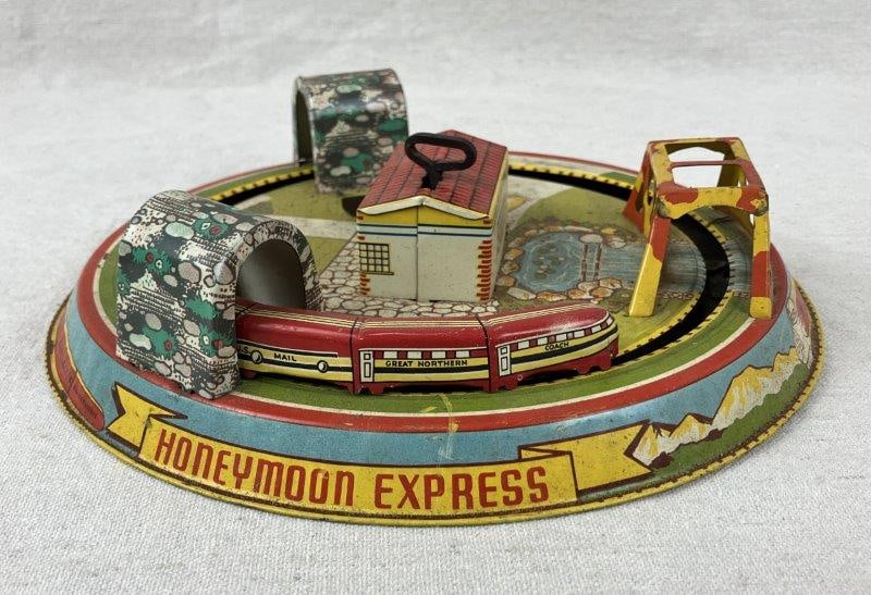 Marx Honeymoon Express Tin Wind-Up Toy (1 of 7)