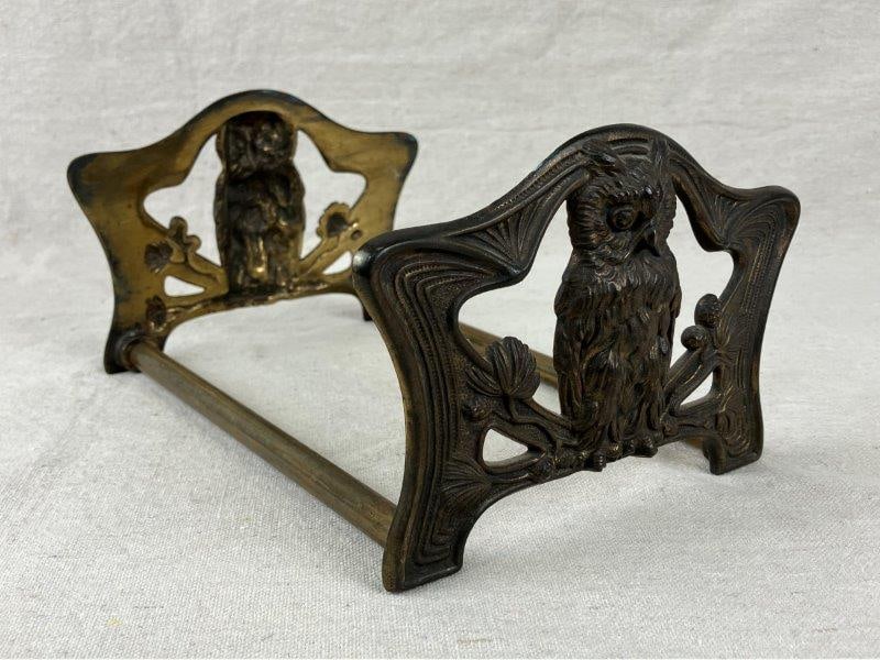 Brass Owl Bookstand (1 of 6)