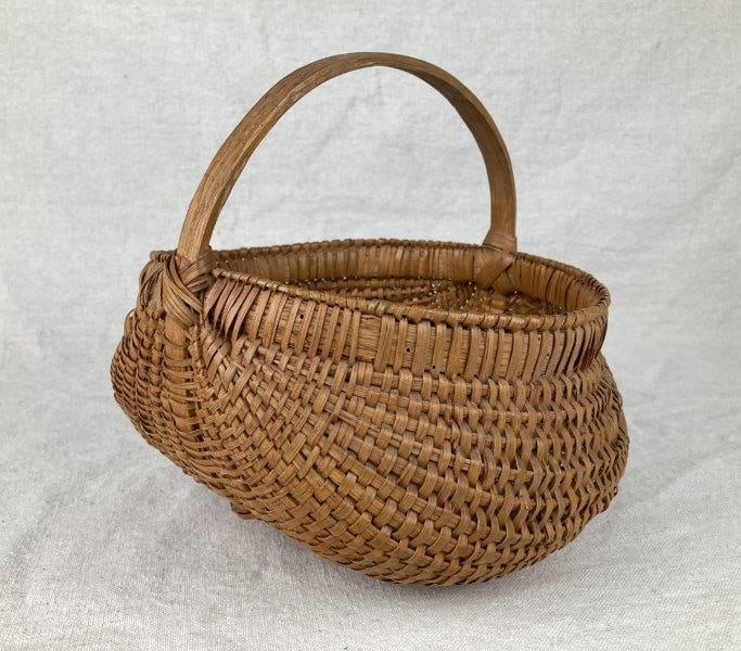 Country Buttocks Basket (1 of 7)