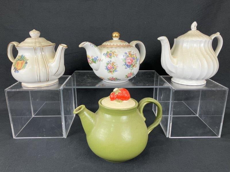 Four Vintage Teapots Featuring Royal Doulton (1 of 11)