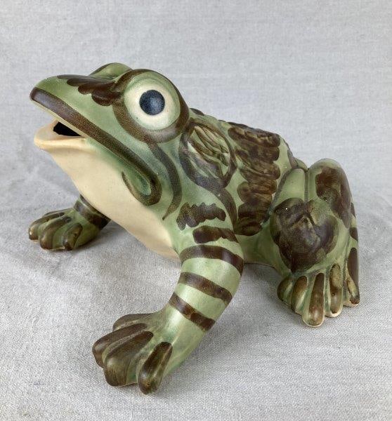Large McCoy Art Pottery Frog (1 of 10)