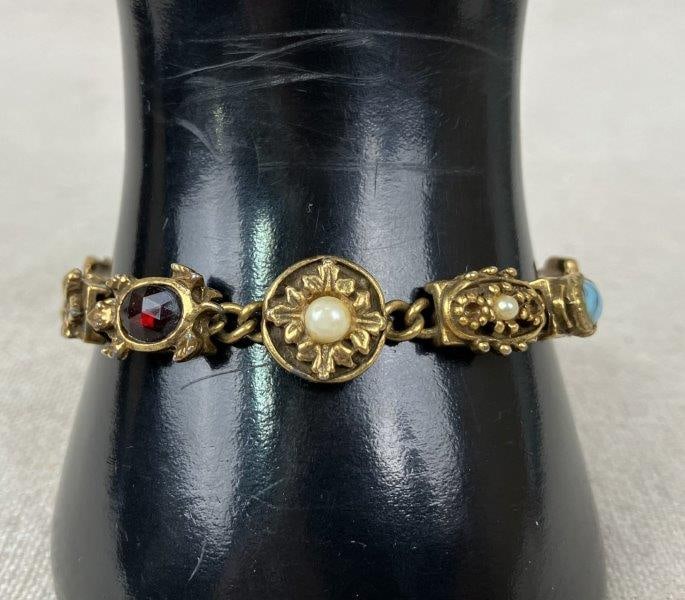 Goldette N.Y. Charm Bracelet (1 of 10)