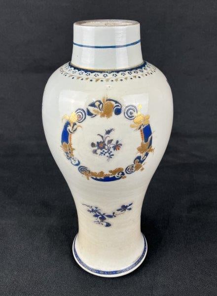 Chinese Export Porcelain Vase: A high-quality Chinese export porcelain vase decorated with butterflies and floral motifs in rich blue and gilt tones. The elegant form and detailed decoration reflect traditional export ware craftsma