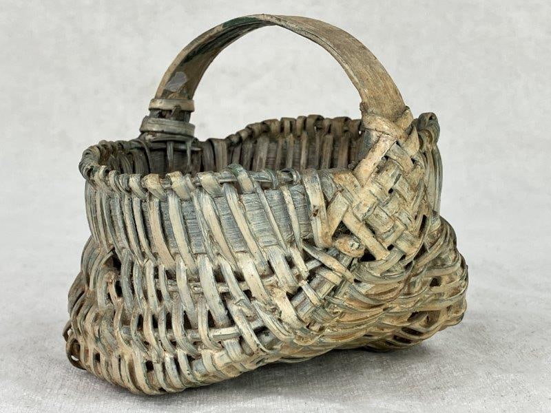 Small Painted Country Buttocks Basket (1 of 7)