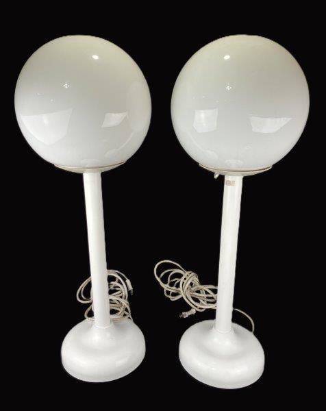 Mid-Century Modern Olympia Luna I Lamp Pair: A pair of Mid-Century Modern Olympia Luna I lamps, often associated with Space Age design and compared to the aesthetic popularized by designers such as Robert Sonneman. The lamps feature a sleek, min