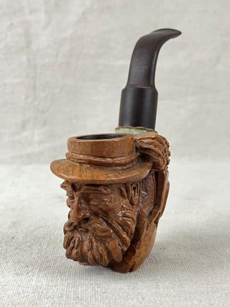 Hand-Carved Black Forest Pipe (1 of 8)