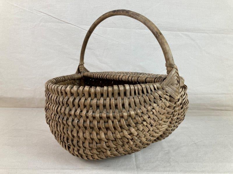 Country Buttocks Basket (1 of 7)