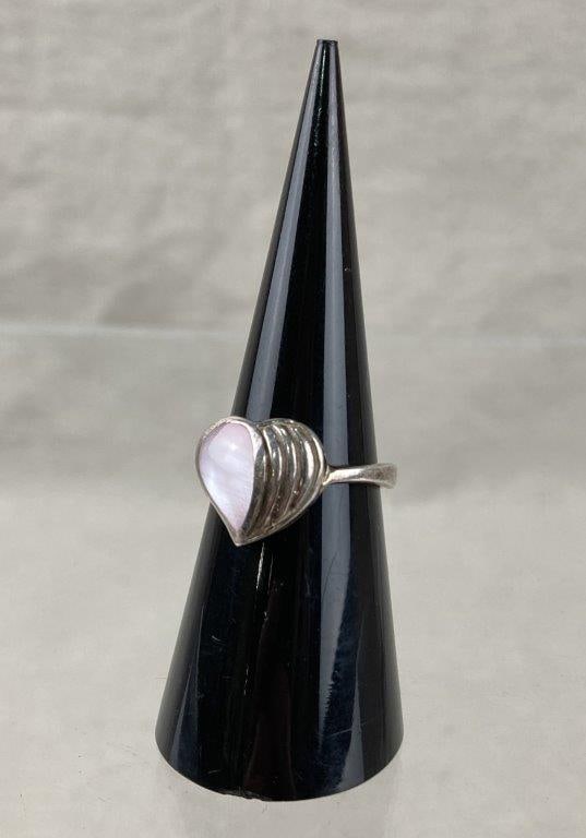 Sterling Silver and Mother-of-Pearl Heart Ring: Sterling silver ring featuring an inlaid pink mother-of-pearl heart set within a heart-shaped bezel. Marked 925 to the reverse. Ring size 6. Total weight including mother-of-pearl is 3.91g. In good