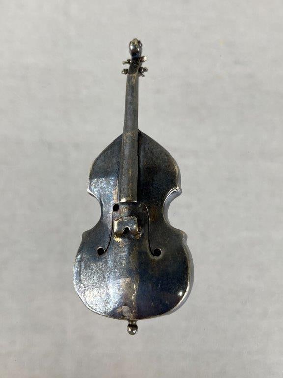 Vintage Mexican Sterling Silver Violin Brooch: Three-dimensional sterling silver brooch designed as a finely detailed violin, featuring reticulated f-holes and sculptural modeling throughout the body. Stamped Hecho en Mexico 925 HD on the