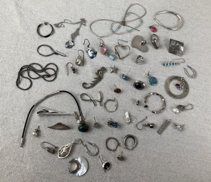 Assortment of Miscellaneous Sterling Silver Jewelry: Assorted group of sterling silver jewelry comprising a variety of forms and styles. Total combined weight is 118.34g. Condition varies, with general wear consistent with age and use, and some pieces