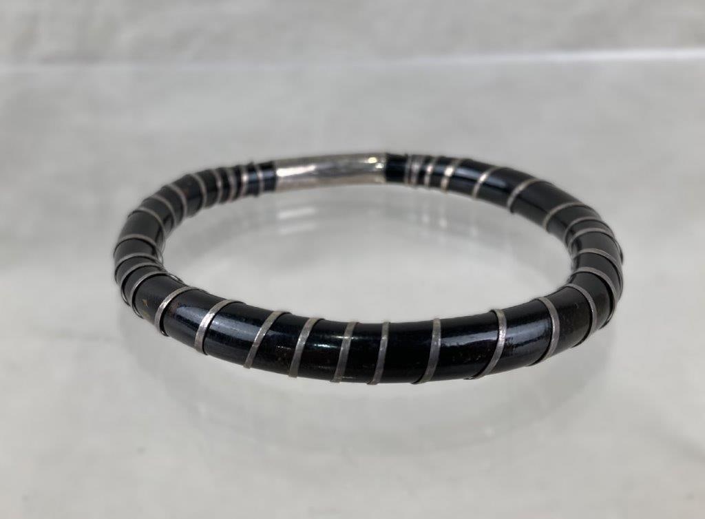 Seven-Piece Bangle Bracelet Assortment - 10