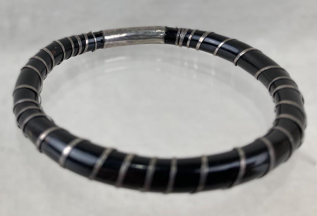 Seven-Piece Bangle Bracelet Assortment - 11