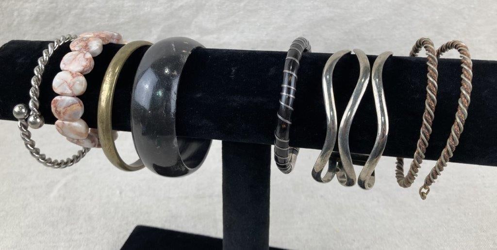 Seven-Piece Bangle Bracelet Assortment (1 of 18)