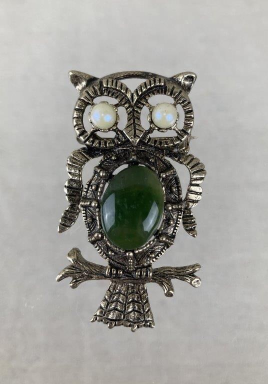 Silvertone Owl Brooch (1 of 3)