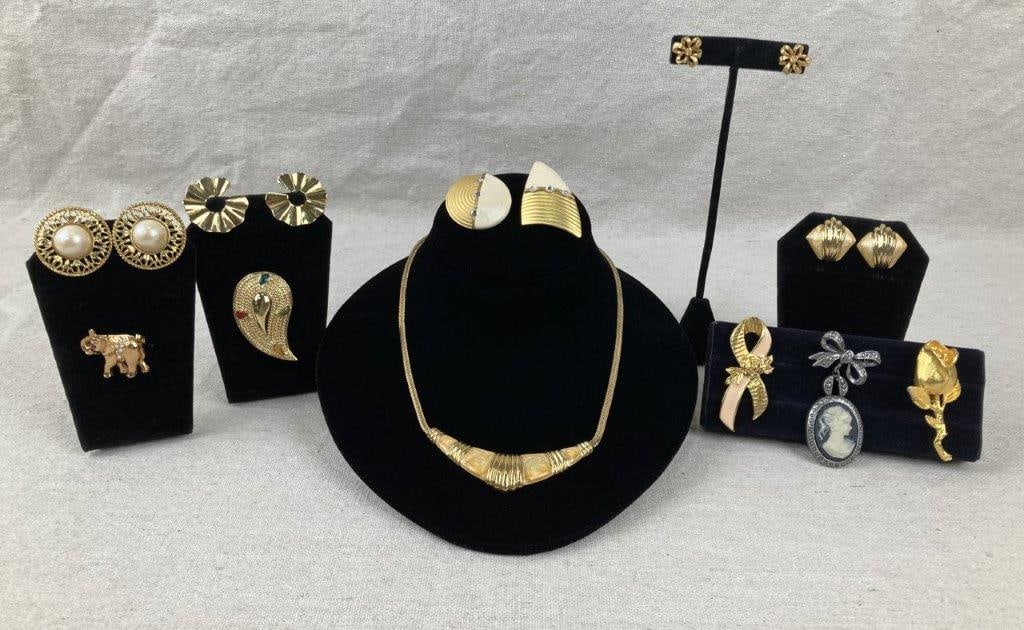 Vintage Costume Jewelry Assortment (1 of 20)