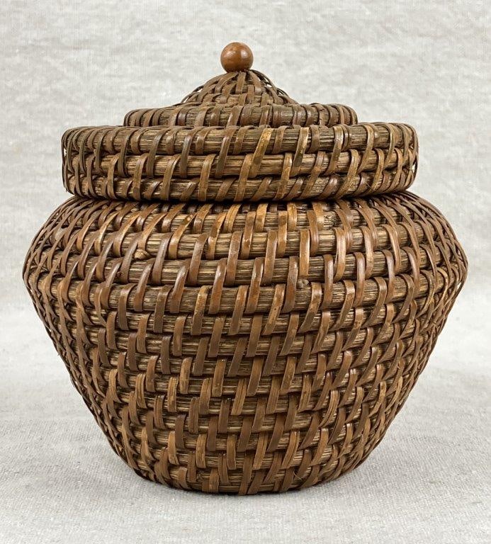 Small Lidded Rattan Basket - 3