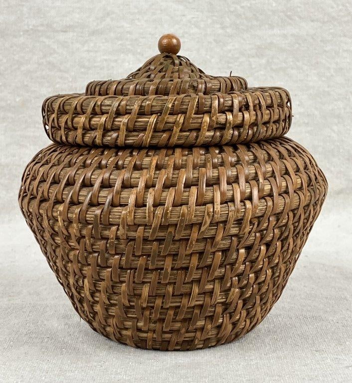 Small Lidded Rattan Basket - 4