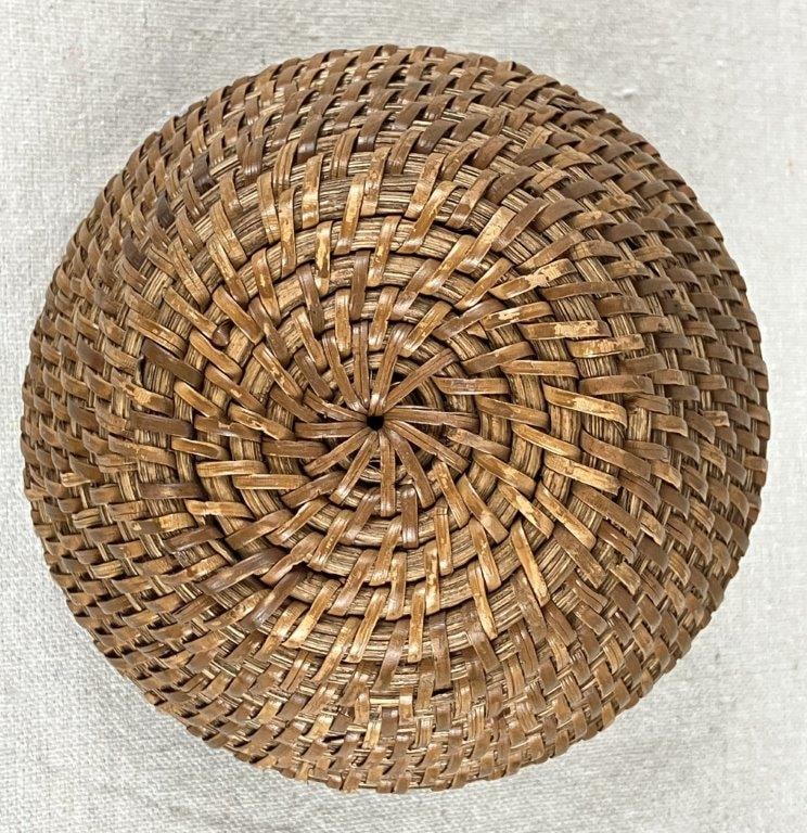 Small Lidded Rattan Basket - 8