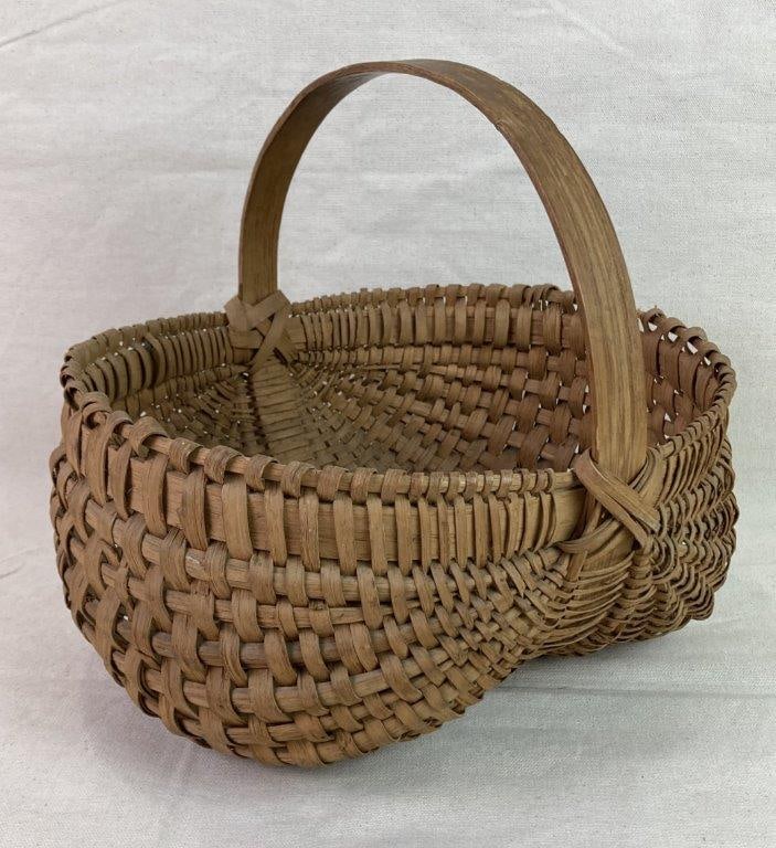 Country Buttocks Basket (1 of 9)