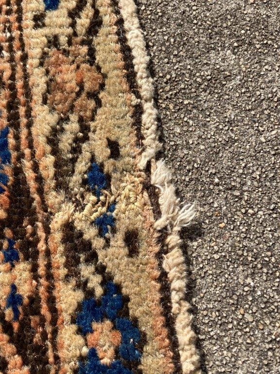 Hand-Knotted Sarouk Rug - 4