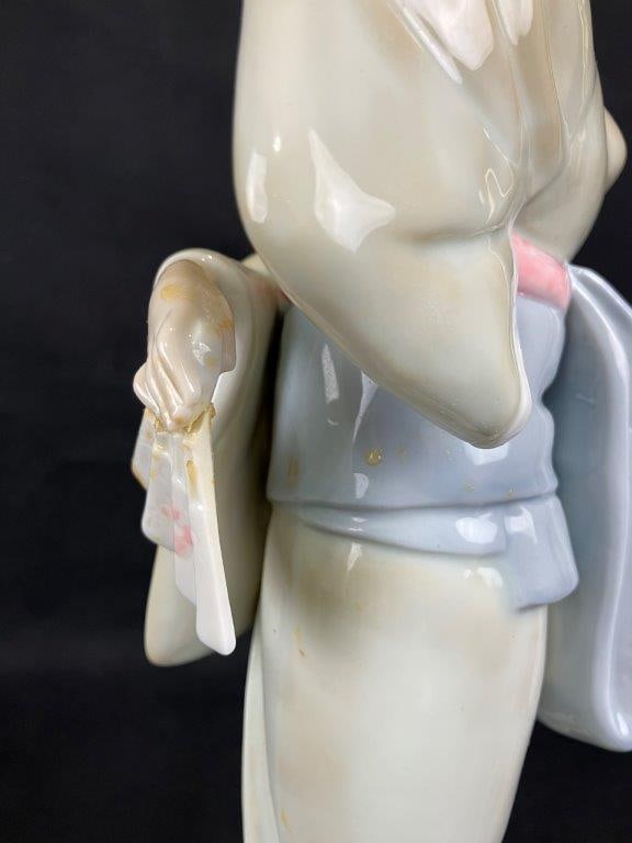 Two Japanese Porcelain Figural Lamps - 14