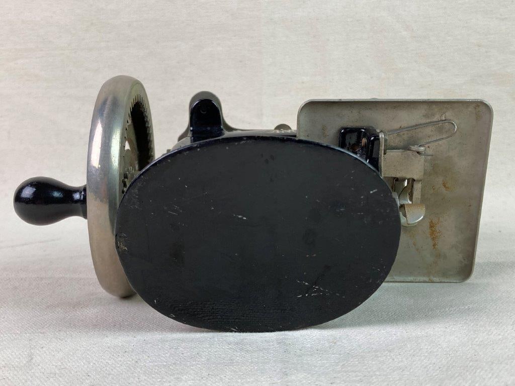Vintage Singer Model 20 Toy Sewing Machine - 8
