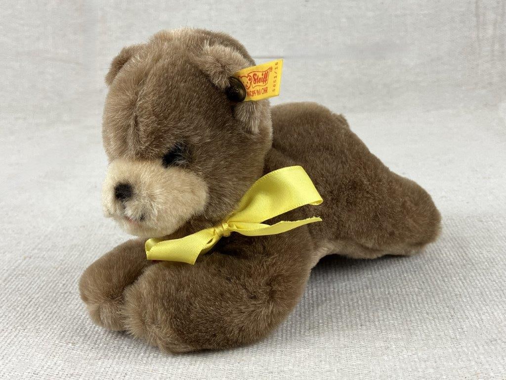 Steiff Mini Floppy Bear Toy: A miniature stuffed “Floppy Bear” toy by Steiff, retaining its original tag. Features charming, soft sculpted details and classic Steiff craftsmanship. Measures approximately 4 1/4″