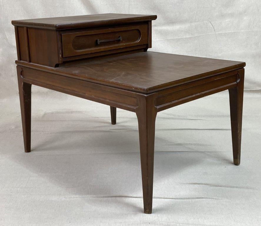 Mid Century Modern Walnut End Table (1 of 8)